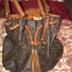 Authentic Michael Kors shoulder bag!